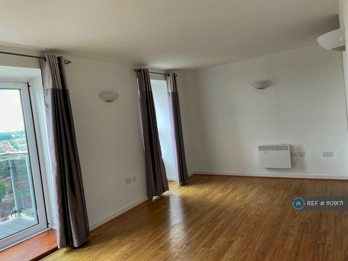 2 Bedroom Flat To Rent In New Rd, Brentwood, CM14