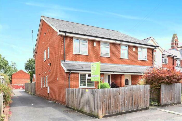 3 Bedroom Semi-Detached House To Rent In St Georges Road, Reading, Berkshire, RG30