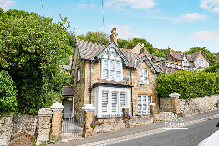 3 Bedroom Detached House To Rent In Spring Hill, Ventnor, PO38