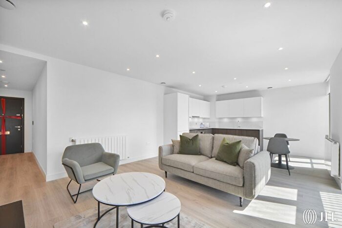 1 Bedroom Flat To Rent In Memorial Avenue, London, E15