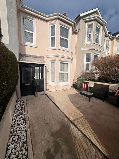 2 Bedroom Flat For Sale In Forest Road, Torquay, TQ1