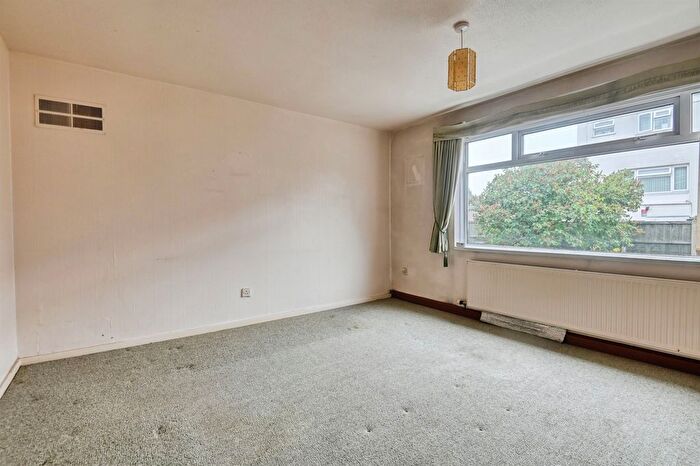 3 Bedroom End Of Terrace House For Sale In Auckland Drive, Birmingham, B36