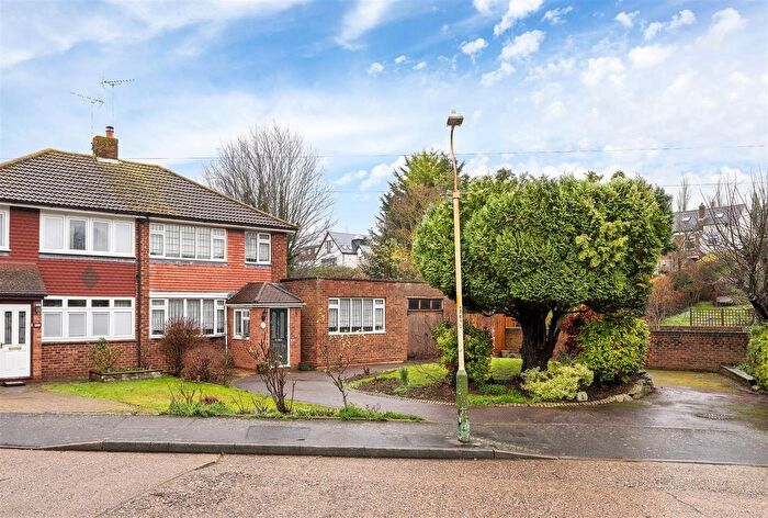 3 Bedroom Semi-Detached House For Sale In Brookside Road, Istead Rise, Gravesend, DA13