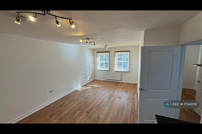 2 Bedroom Flat To Rent In Rainbow Road, Erith, DA8