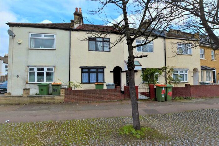 3 Bedroom House To Rent In New Barn Street, Plaistow, E13