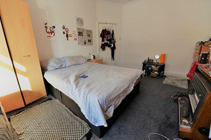 5 Bedroom House To Rent In Hessle Terrace, LS6