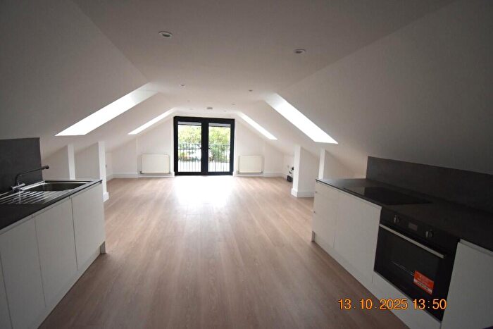 1 Bedroom Maisonette To Rent In Ware Road, Hertford, Hertfordshire, SG13