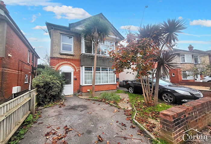 2 Bedroom Flat To Rent In Edgehill Road, Bournemouth, Dorset, BH9