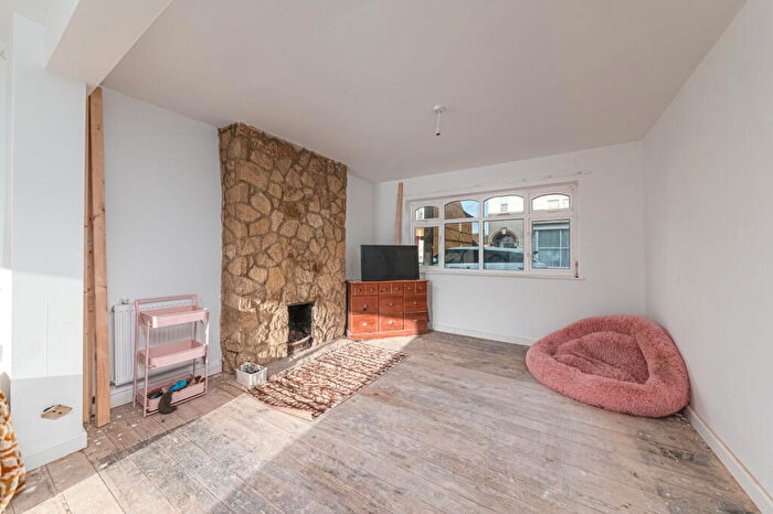 3 Bedroom End Of Terrace House For Sale In Jubilee Street, Irthlingborough, NN9