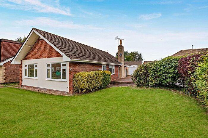 3 Bedroom Bungalow For Sale In Greystones Close, Kemsing, Sevenoaks, Kent, TN15
