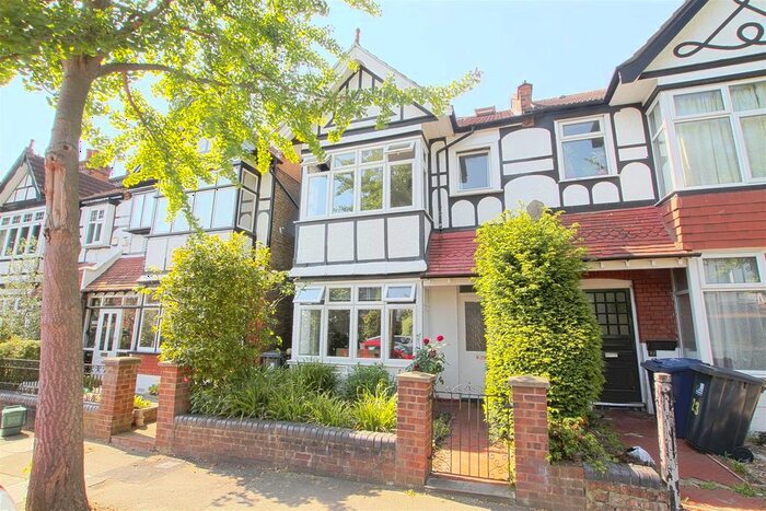 3 Bedroom Terraced House To Rent In Lancaster Gardens, London, W13