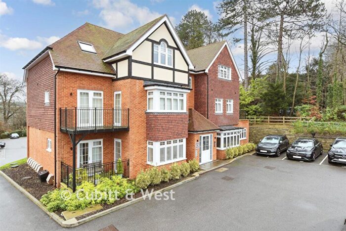 2 Bedroom Flat For Sale In Tupwood Lane, Caterham, Surrey, CR3