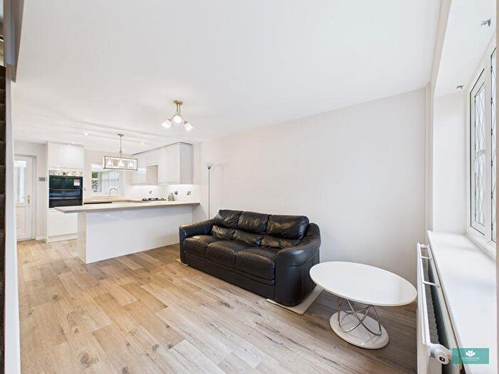 2 Bedroom Semi-Detached House For Sale In Vine Close, Shaw, OL2