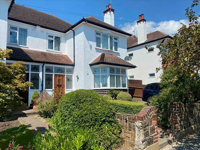 3 Bedroom Semi-Detached House To Rent In Marine Estate - Leigh On Sea, SS9