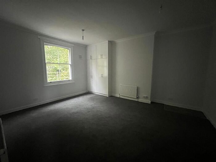 1 Bedroom Flat For Sale In Bassett Road, London, W10