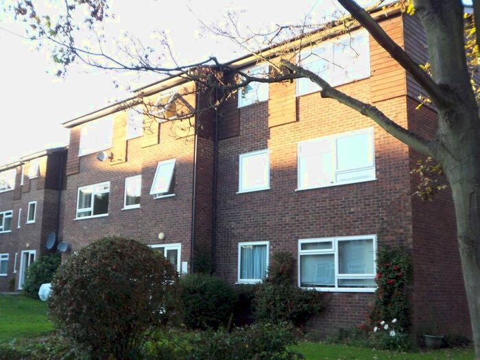 2 Bedroom Flat To Rent In Greenacre Court, Englefield Green, Egham, TW20