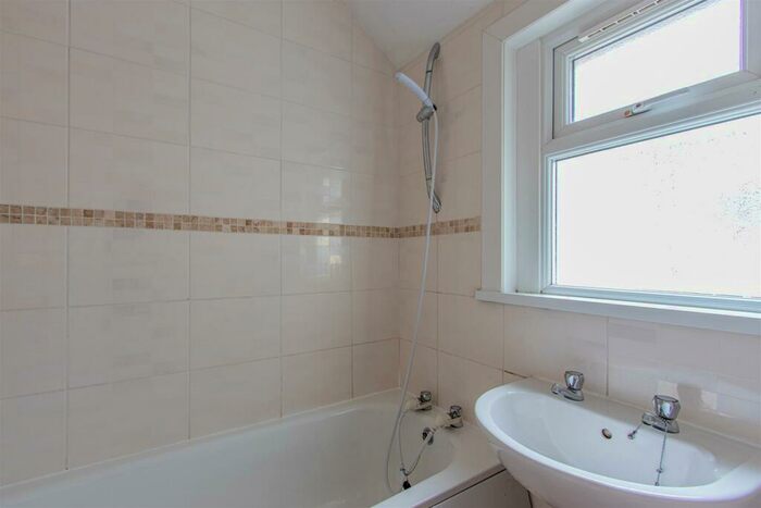 5 Bedroom Private Hall To Rent In Mackintosh Place, Roath, CF24