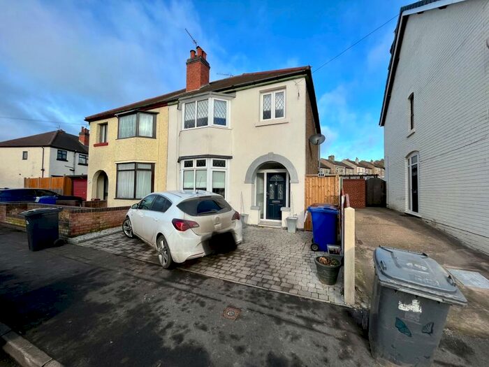 3 Bedroom Semi-Detached House To Rent In Dover Road, Burton-On-Trent, DE13