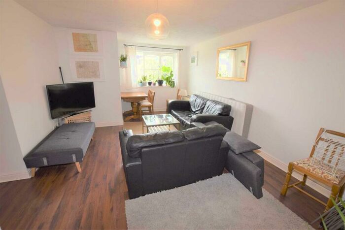 2 Bedroom Flat To Rent In Vanderville Gardens, East Finchley, N2