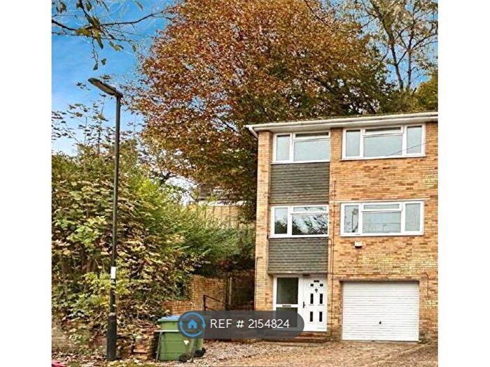 3 Bedroom Semi-Detached House To Rent In Edelvale Road, Southampton, SO18