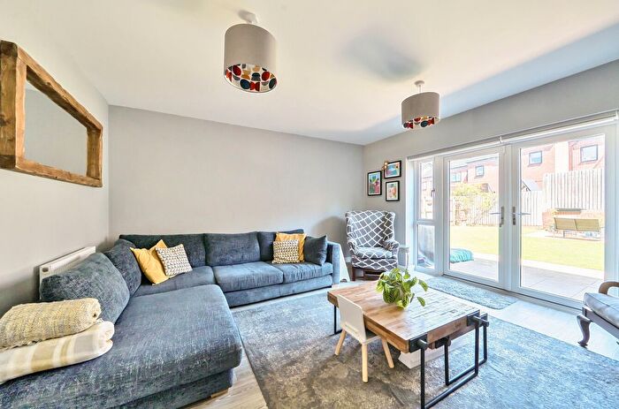 3 Bedroom Terraced House For Sale In Holmesley Road, Borehamwood, Hertfordshire, WD6