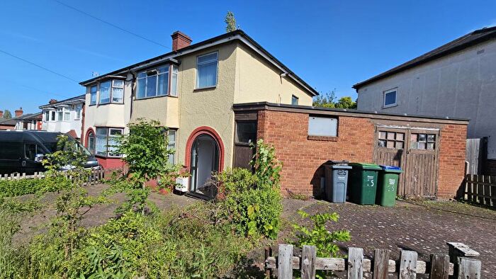4 Bedroom Semi Detached House To Rent In Coles Lane, West Bromwich, B71