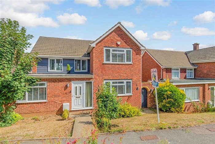 3 Bedroom Detached House For Sale In Polhill Drive, Walderslade, Chatham, Kent, ME5