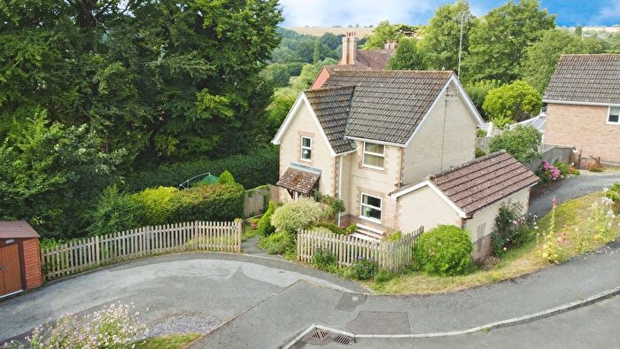 3 Bedroom Detached House For Sale In Hawkins Meadow, Marlborough, SN8
