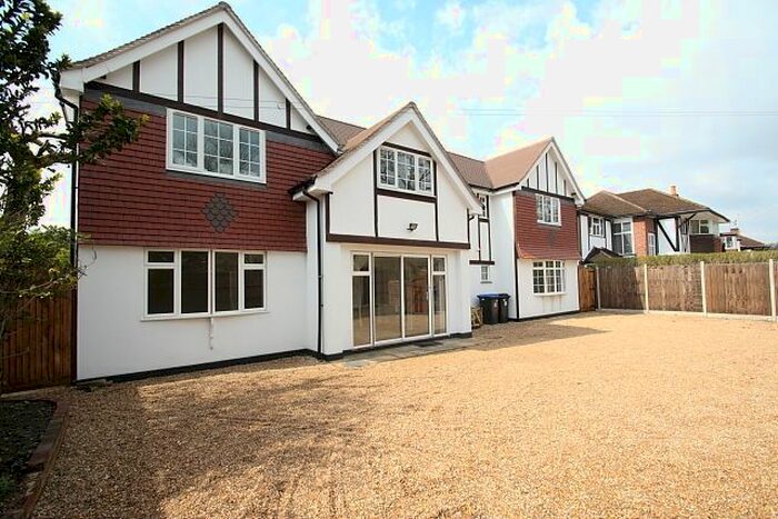 2 Bedroom Flat To Rent In Wych Hill Lane, Hook Heath, Woking, GU22