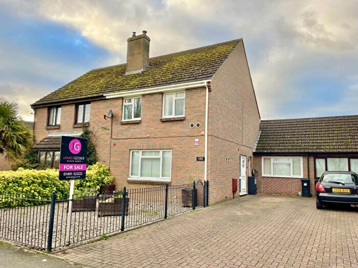 3 Bedroom Semi-Detached House For Sale In Fane Drive, Berinsfield, OX10