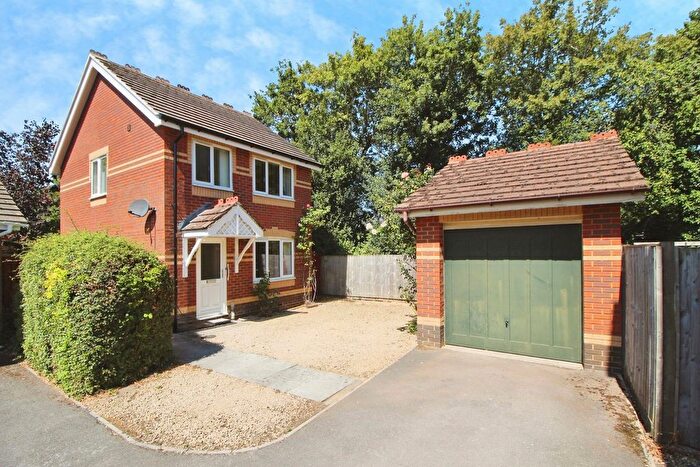 3 Bedroom Detached House To Rent In Primrose Close, Swindon, SN25