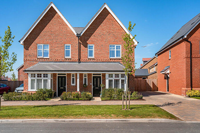 3 Bedroom Semi Detached House For Sale In King Henry Avenue, Wallingford, OX10