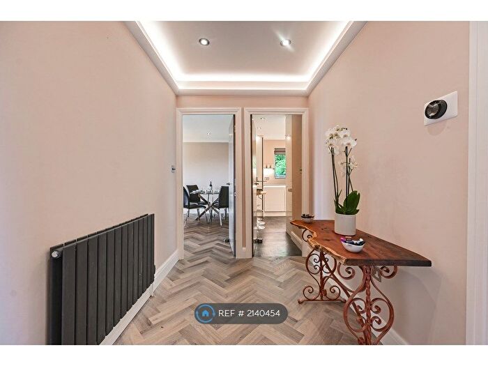 2 Bedroom Flat To Rent In Goodwood Close, Stanmore, HA7