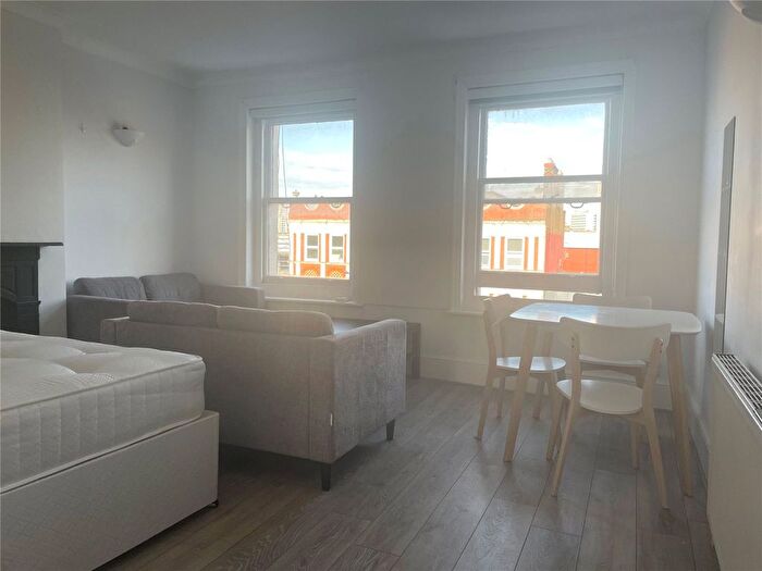 3 Bedroom Flat To Rent In Hampstead Road, Euston, London, NW1