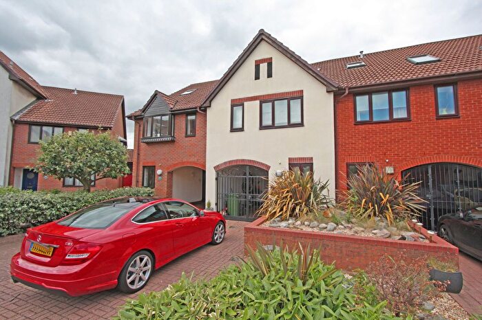 4 Bedroom Town House To Rent In Newlyn Way, Port Solent, PO6
