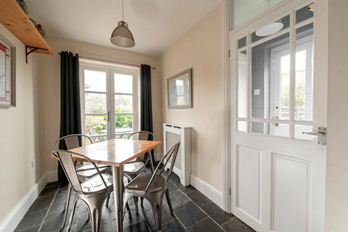 4 Bedroom Detached House For Sale In Waterloo Road, Bedford, MK40