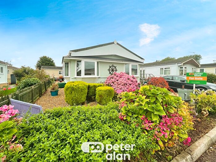 2 Bedroom Mobile/park Home For Sale In Lighthouse Park, St. Brides Wentlooge, Newport, NP10