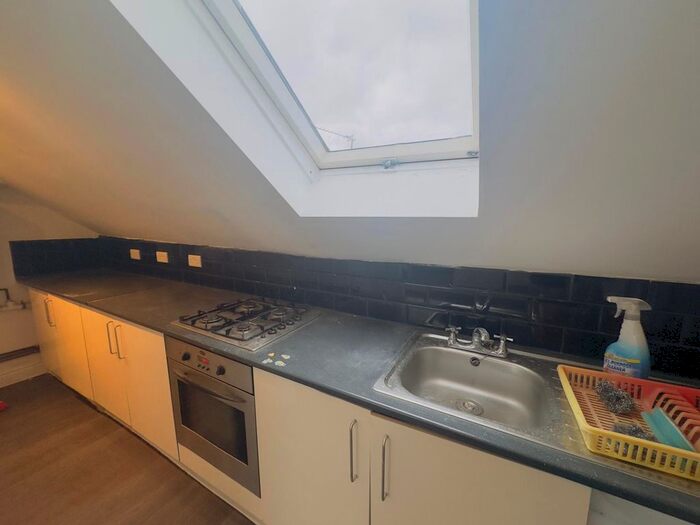 Studio To Rent In High Road, Ilford, IG1