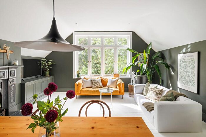 1 Bedroom Flat For Sale In Priory Road, London, N8