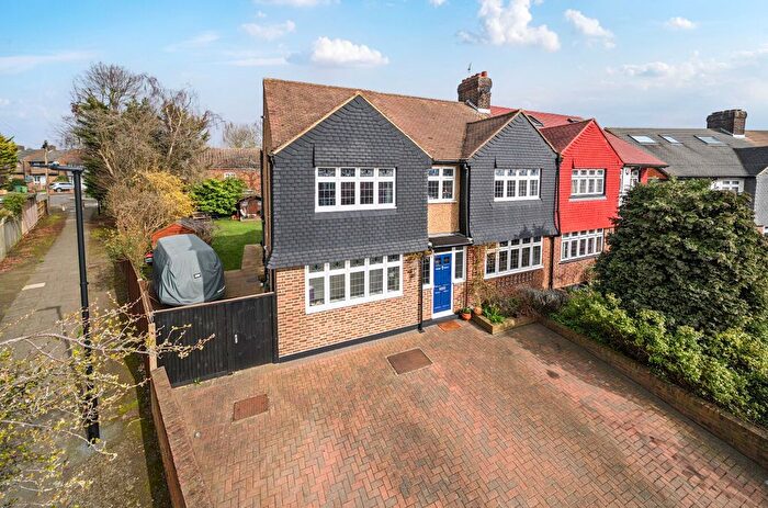 5 Bedroom Semi Detached House For Sale In Packmores Road, Eltham, SE9