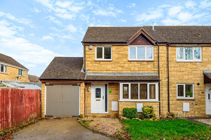 3 Bedroom Semi-Detached House To Rent In Burwell Meadow, Witney, OX28