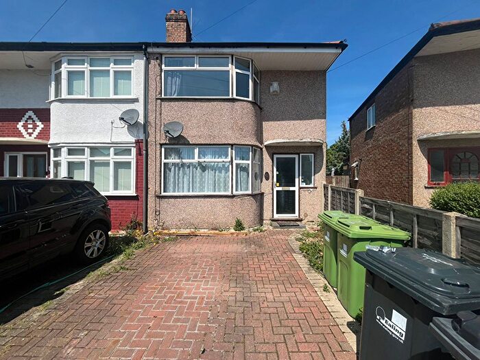 3 Bedroom Semi-Detached House To Rent In Greenford, UB6