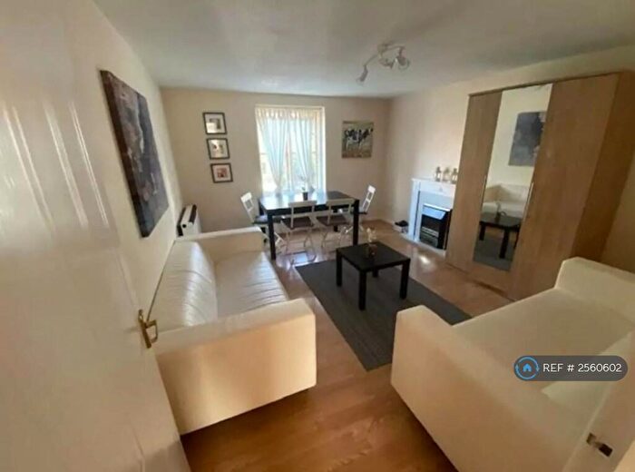 2 Bedroom Flat To Rent In Stoneyard Lane, London, E14