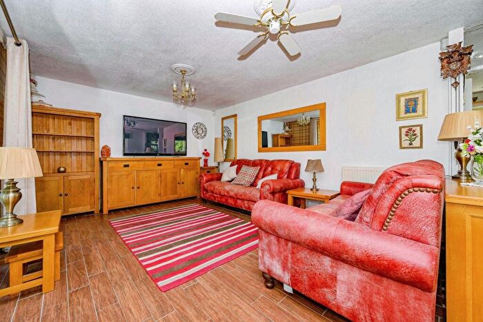 2 Bedroom Bungalow For Sale In Kingsmead, Edlesborough, Dunstable, Buckinghamshire, LU6