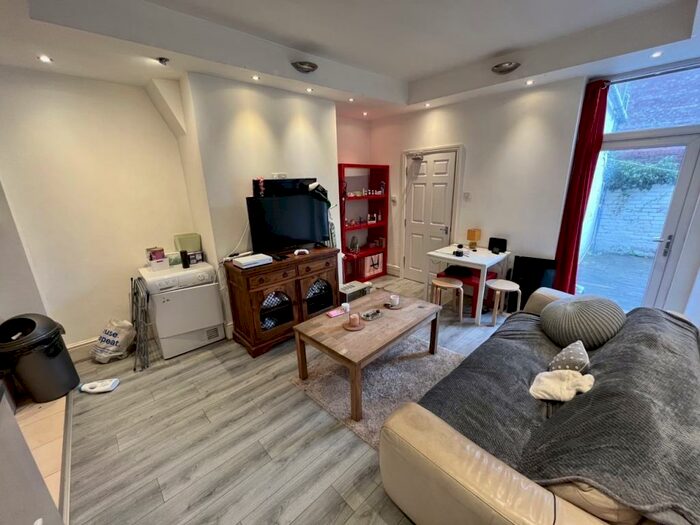 3 Bedroom Flat To Rent In Bayswater Road, West Jesmond, NE2