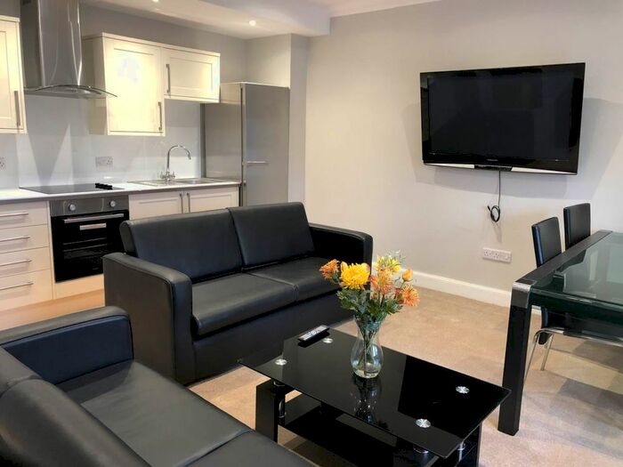 2 Bedroom Flat To Rent In Black Street, Dundee, DD2