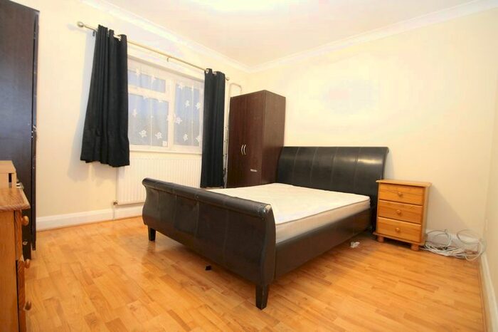 1 Bedroom Flat To Rent In Newlands Close, Wembley, HA0