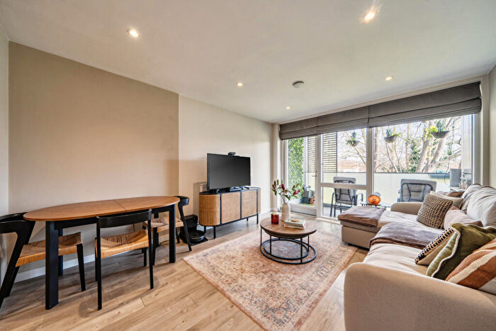 1 Bedroom Apartment For Sale In Woods Road, London, SE15