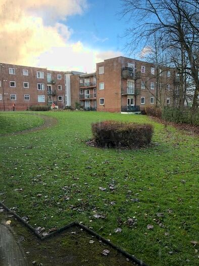 2 Bedroom Flat To Rent In Hill View Court, Bolton BL1