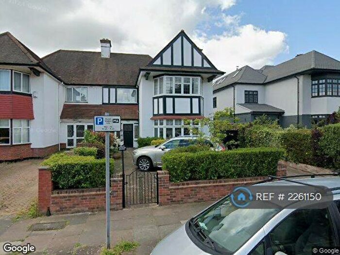 Studio To Rent In Chatsworth Road, London, NW2